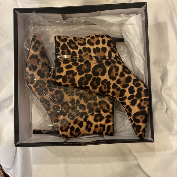 Nine West Shoes - Women's Leopard Print Ankle Boots Size 9 NWB stiletto Heel 2 Inches